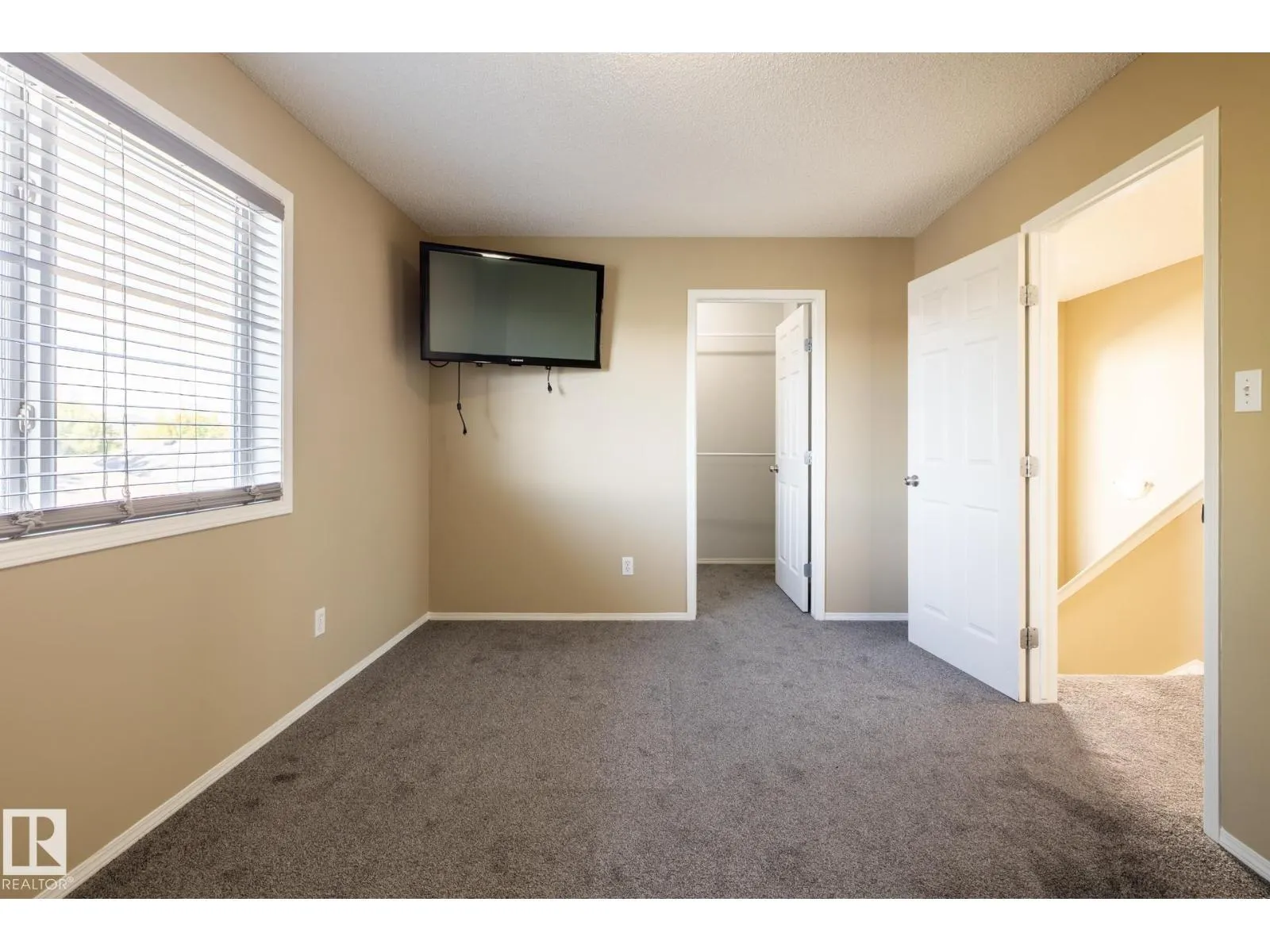 628 88 ST SW