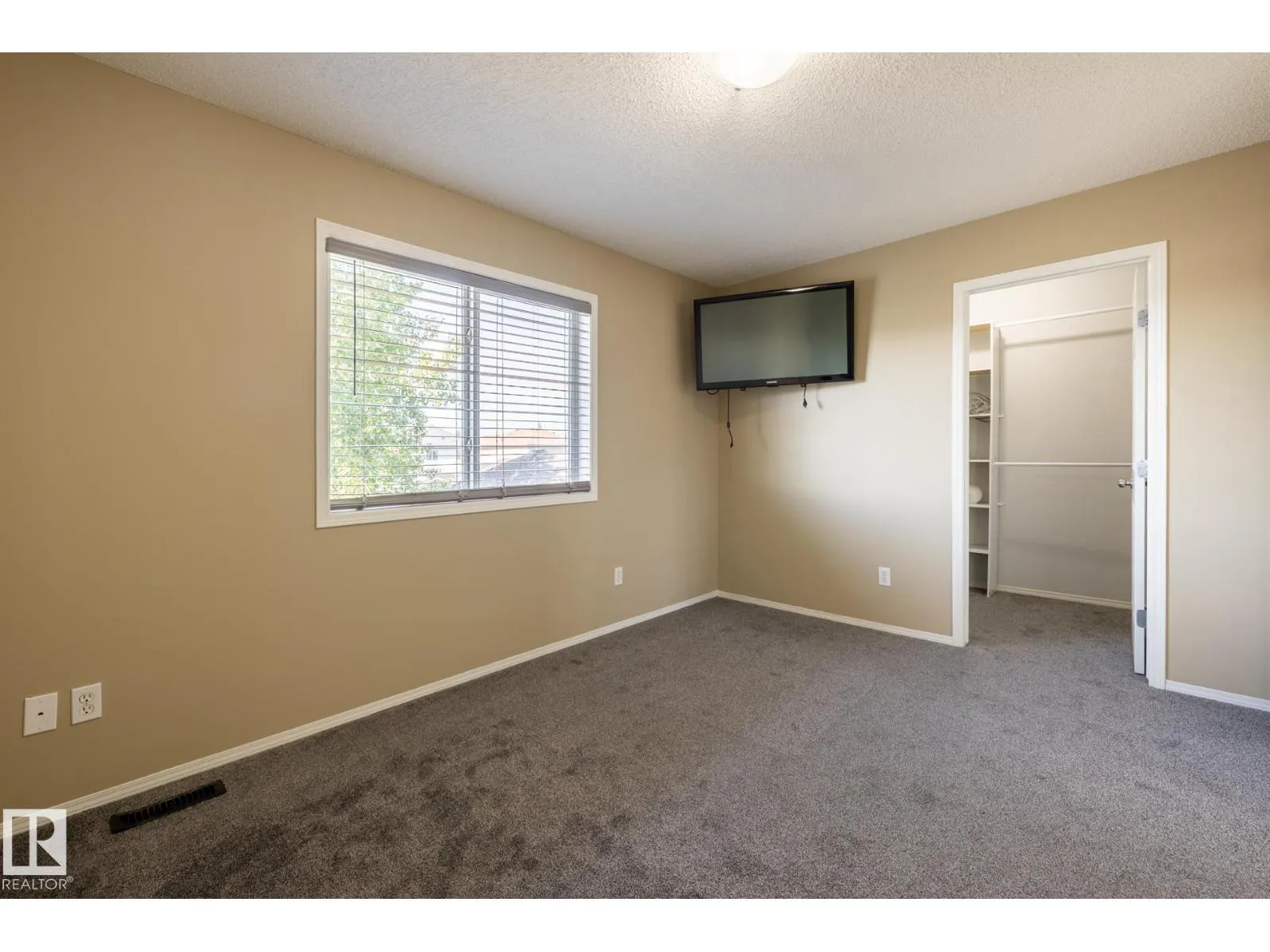 628 88 ST SW