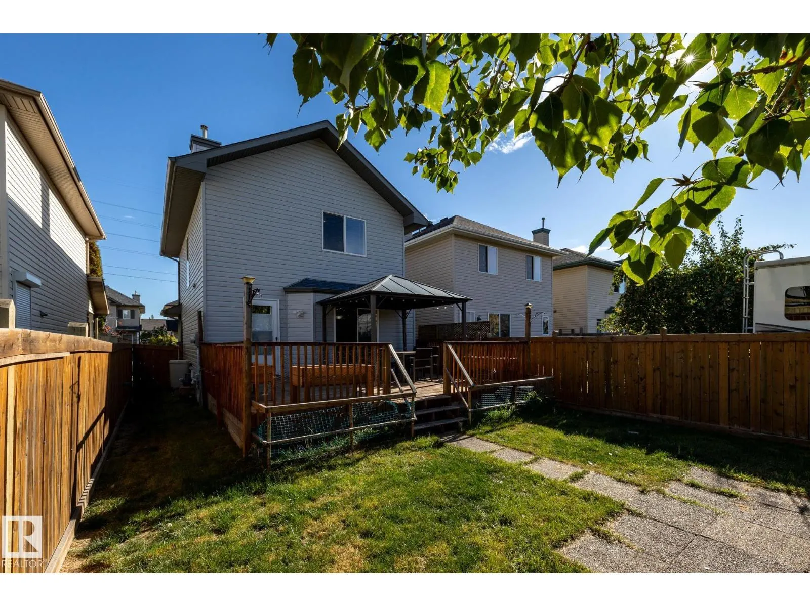 628 88 ST SW