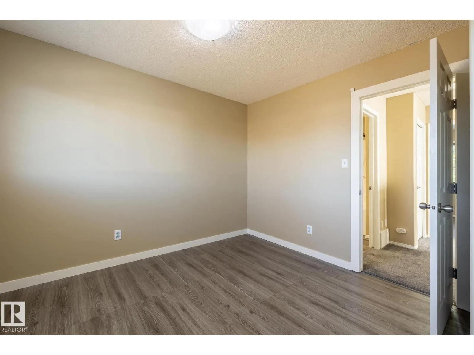 628 88 ST SW