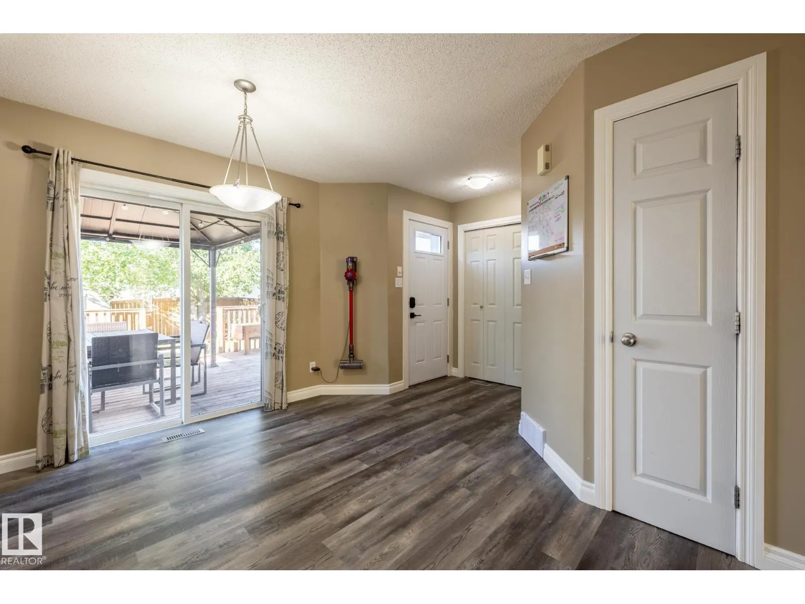628 88 ST SW
