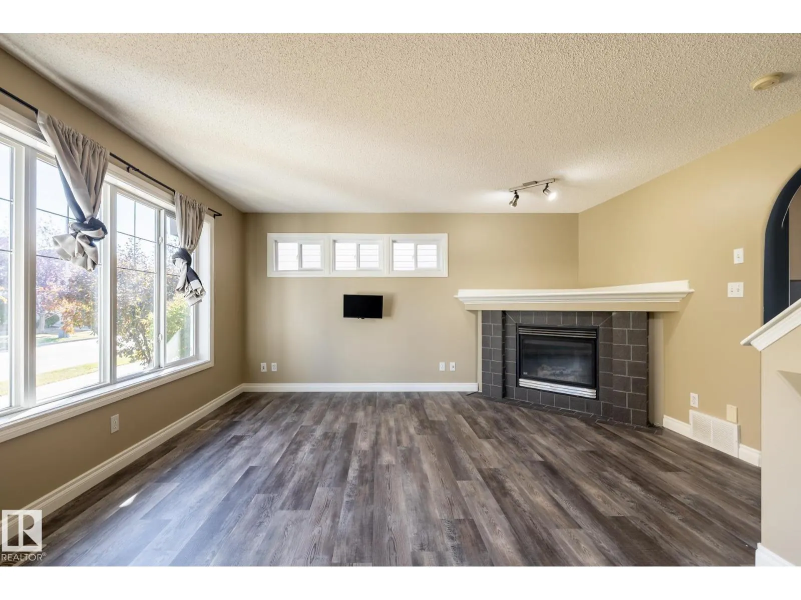 628 88 ST SW