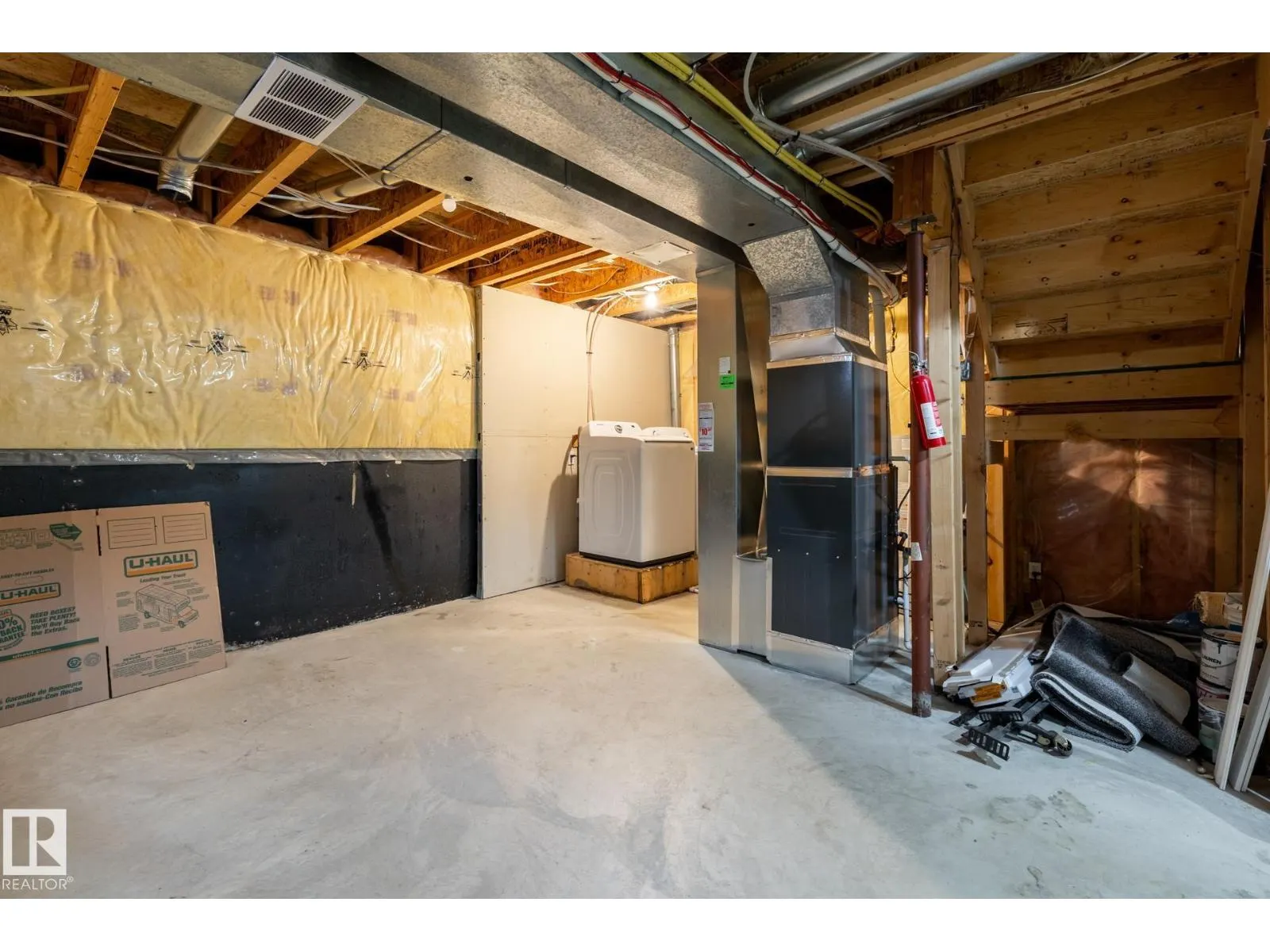 628 88 ST SW