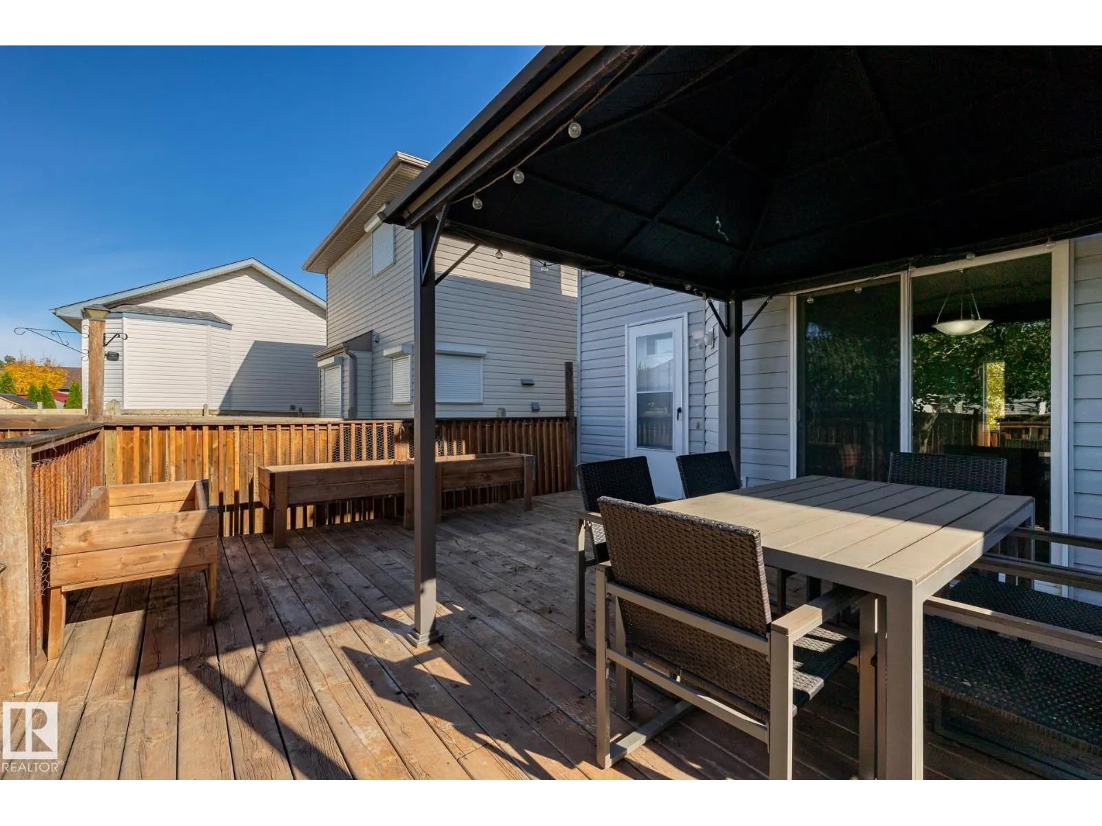 628 88 ST SW
