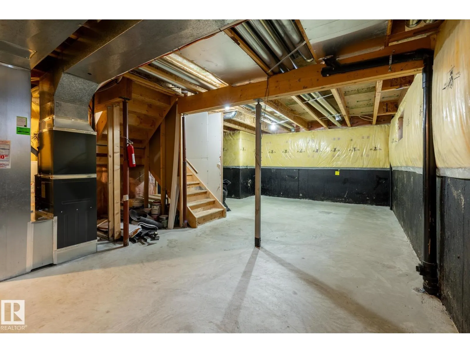 628 88 ST SW