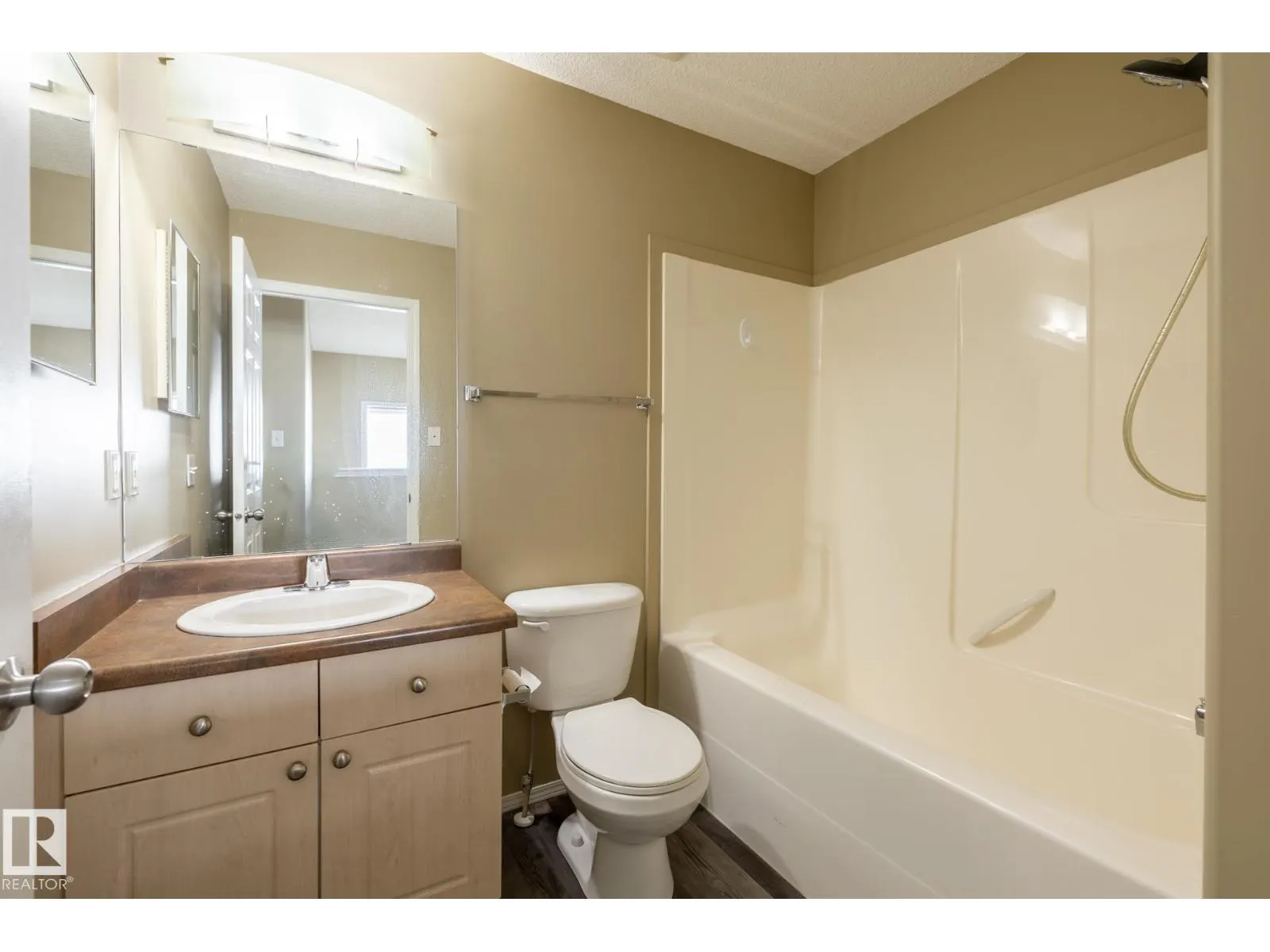 628 88 ST SW