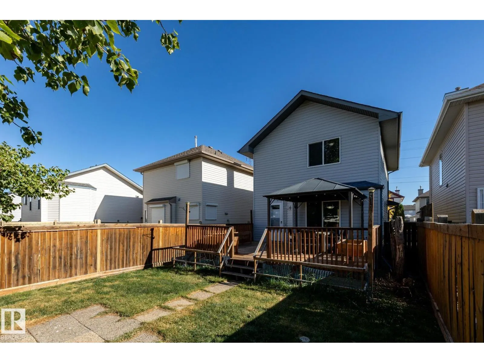 628 88 ST SW