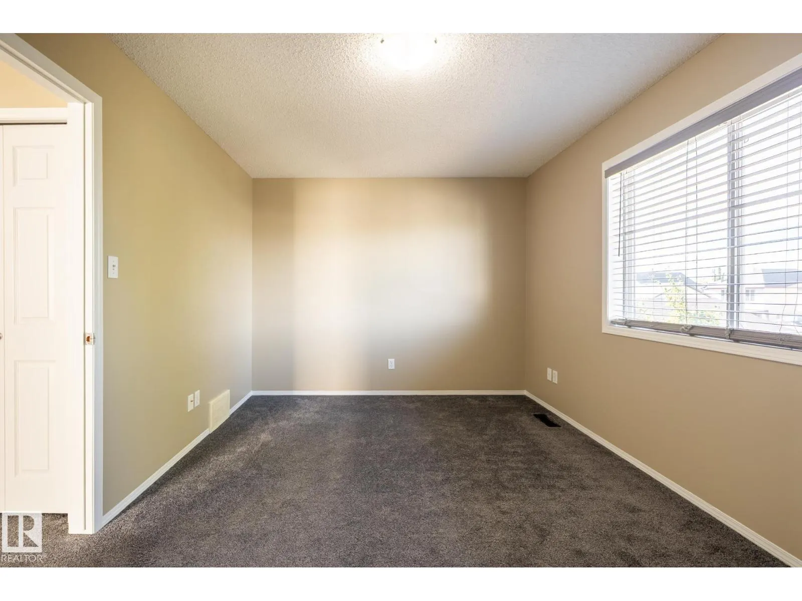 628 88 ST SW