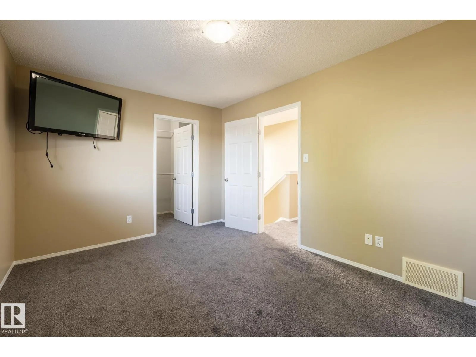 628 88 ST SW