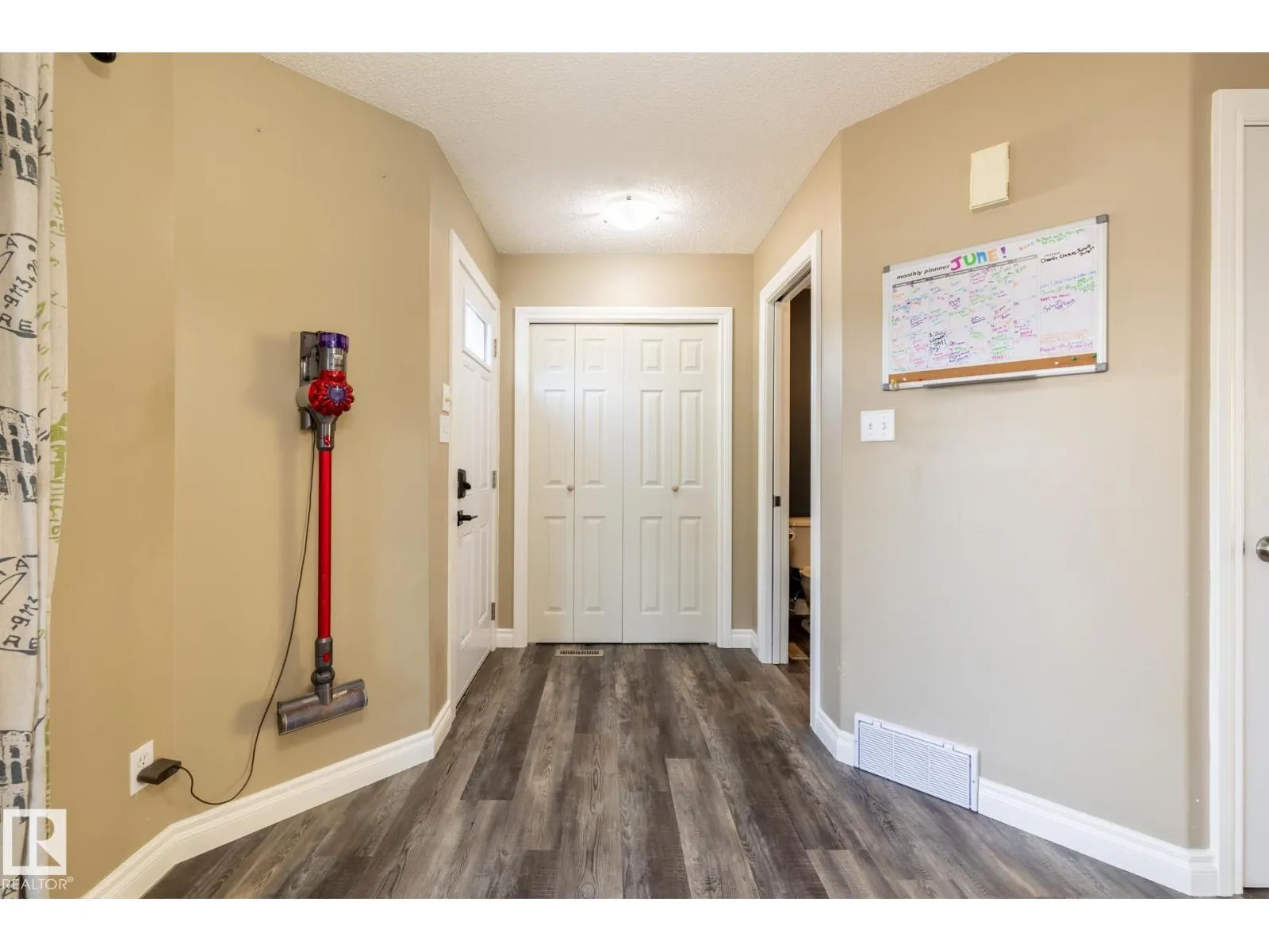 628 88 ST SW