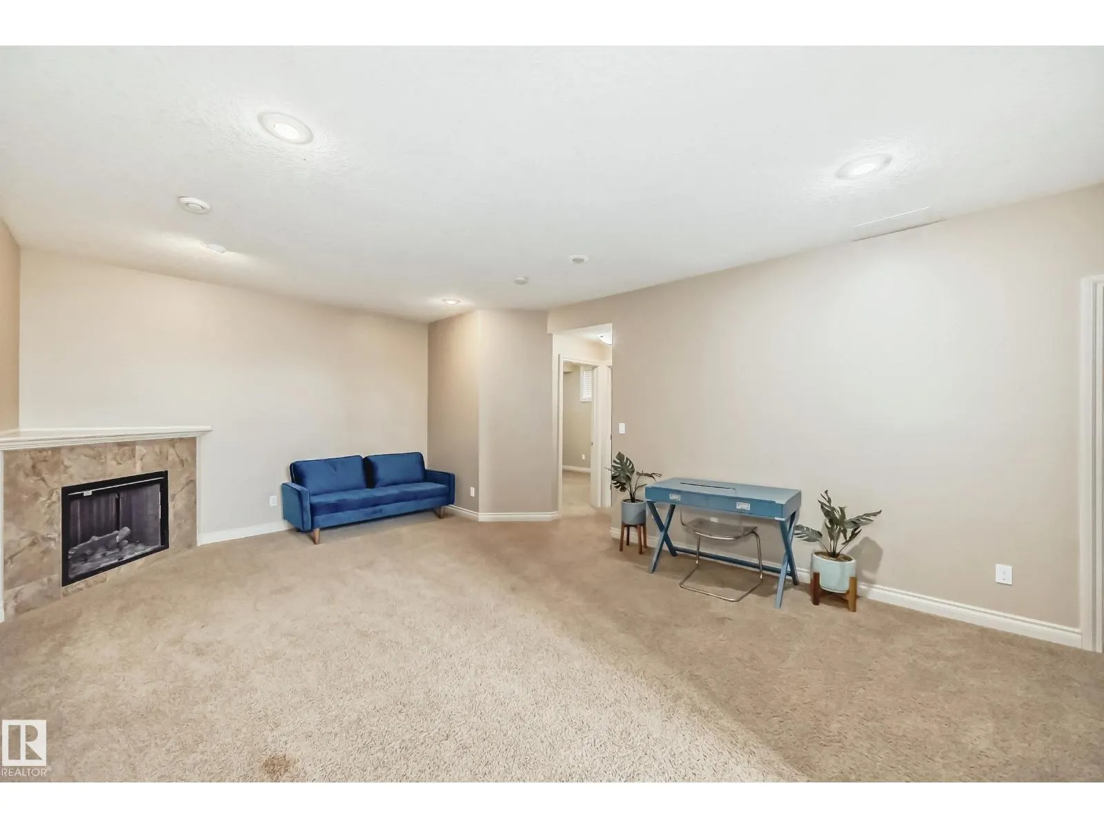 #13 12610 15 AV SW