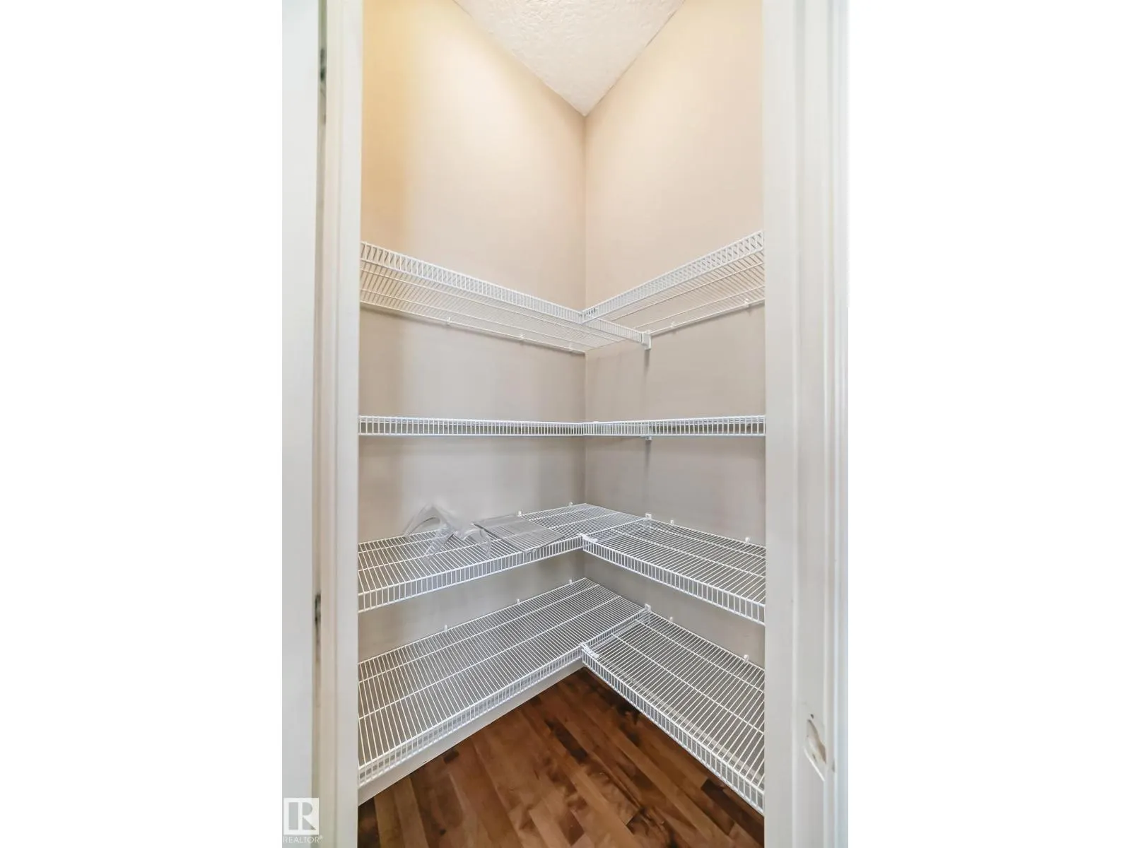 #13 12610 15 AV SW