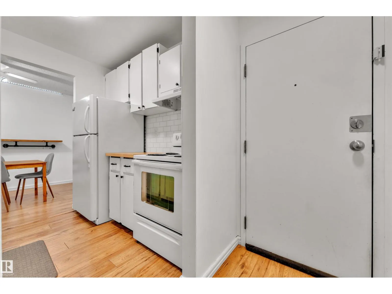 #403 1620 48 ST NW