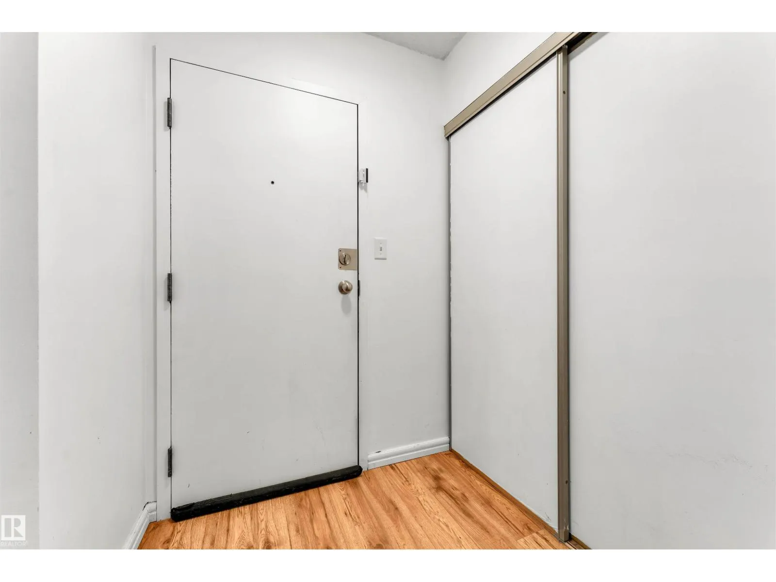 #403 1620 48 ST NW