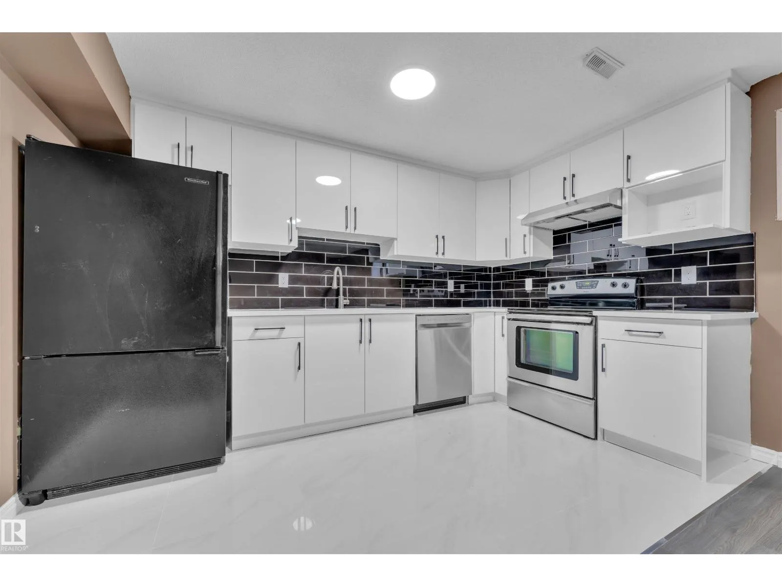 756 JOHNS RD NW