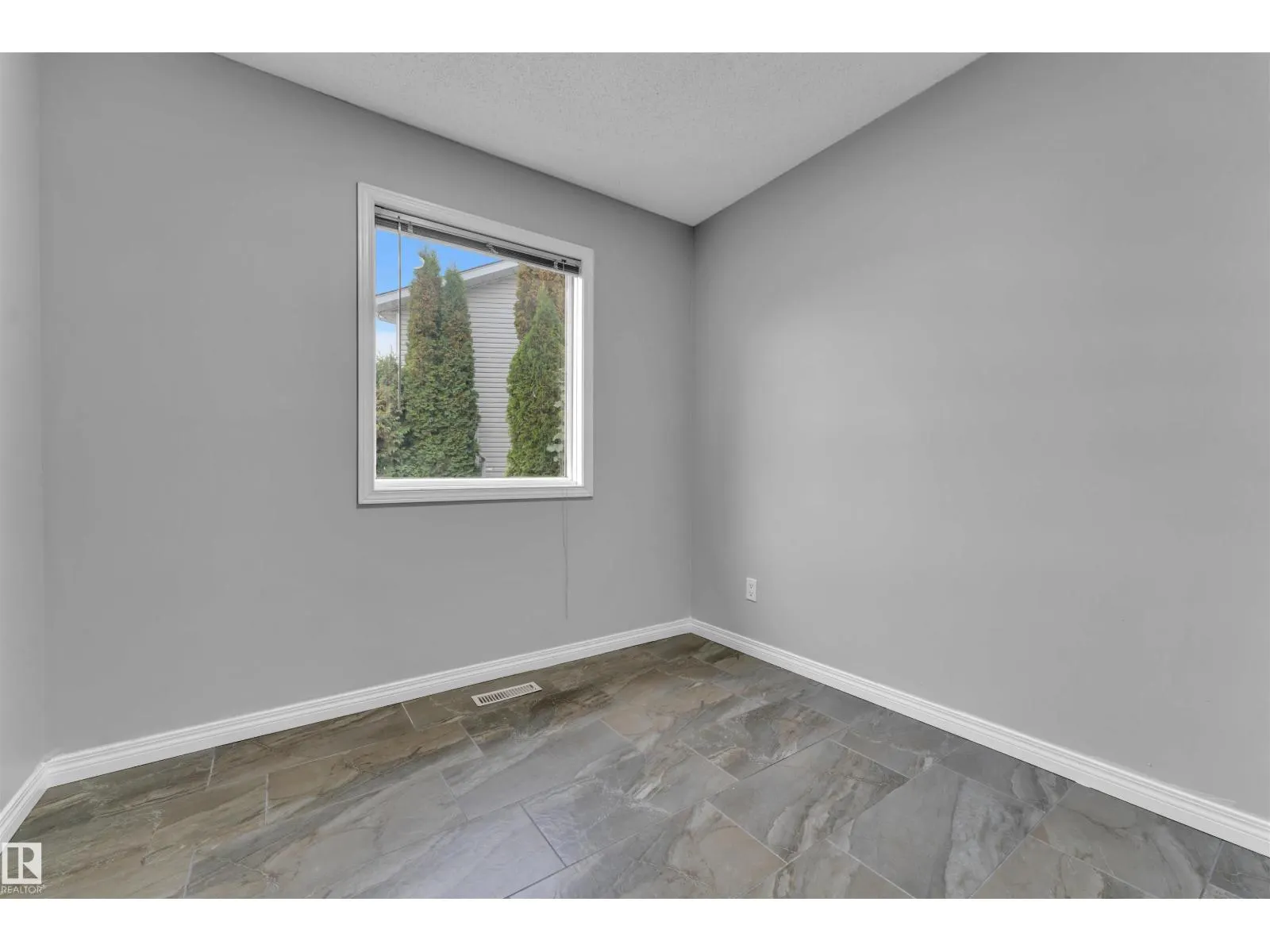 756 JOHNS RD NW