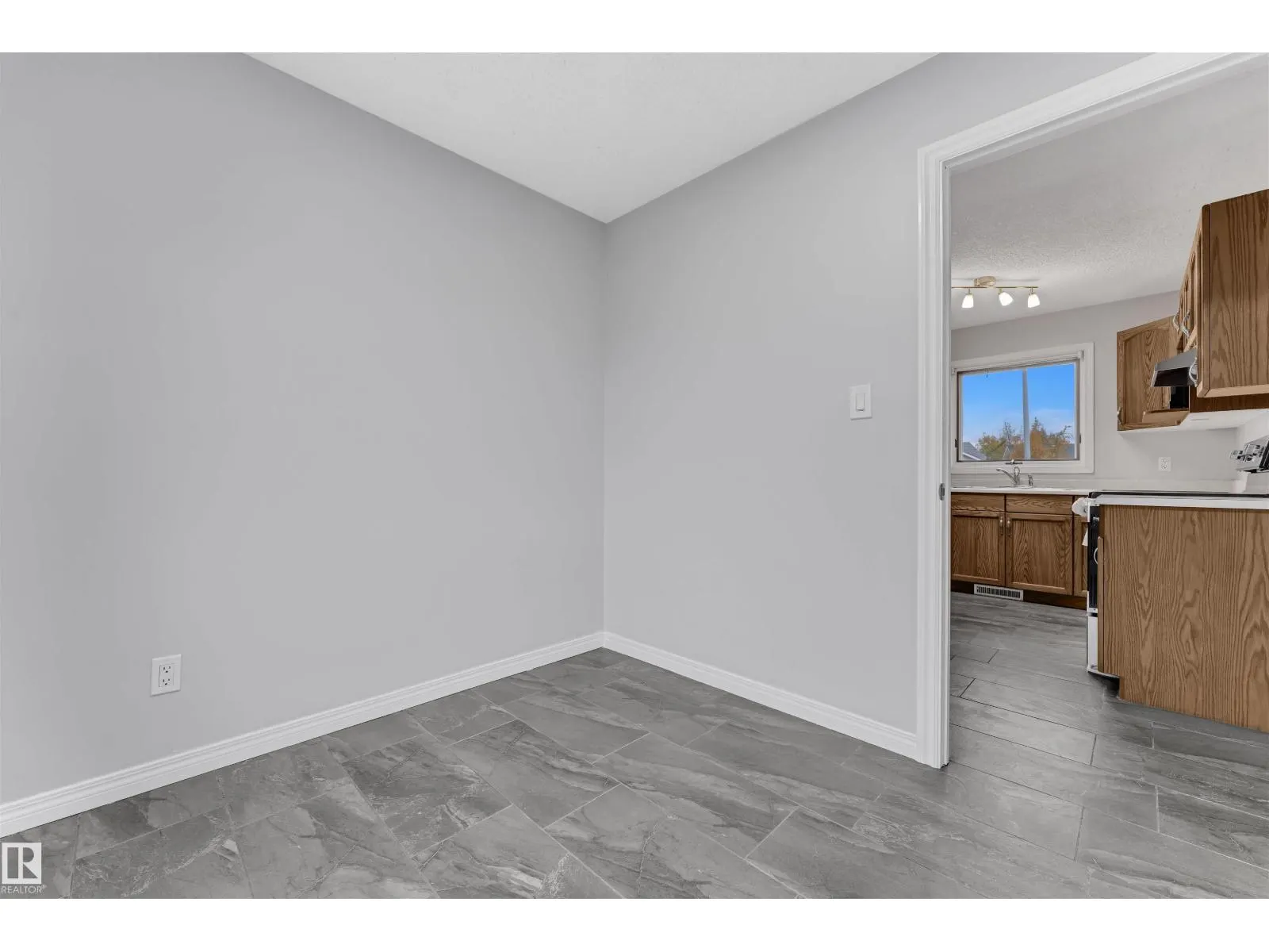 756 JOHNS RD NW