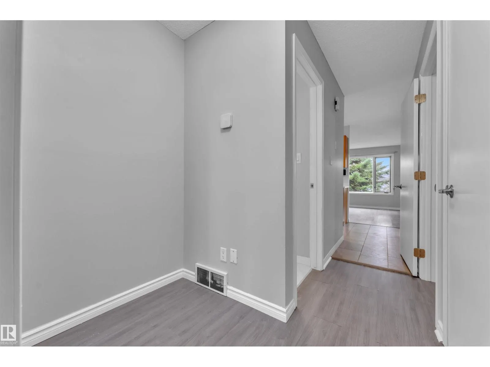 756 JOHNS RD NW