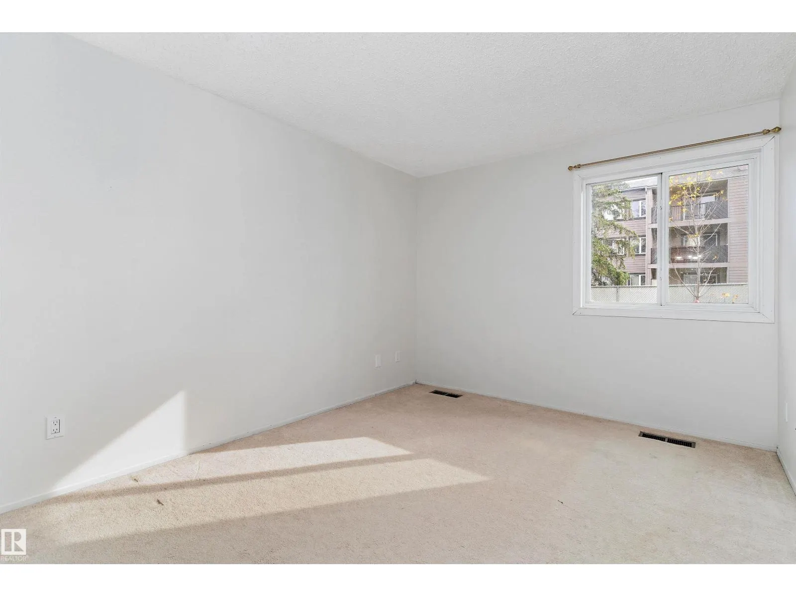 #105 32 ALPINE PL
