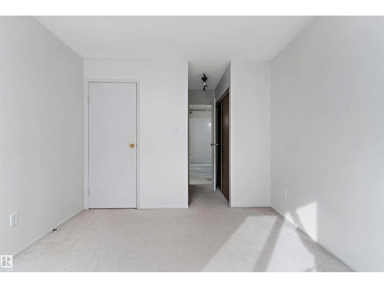 #105 32 ALPINE PL
