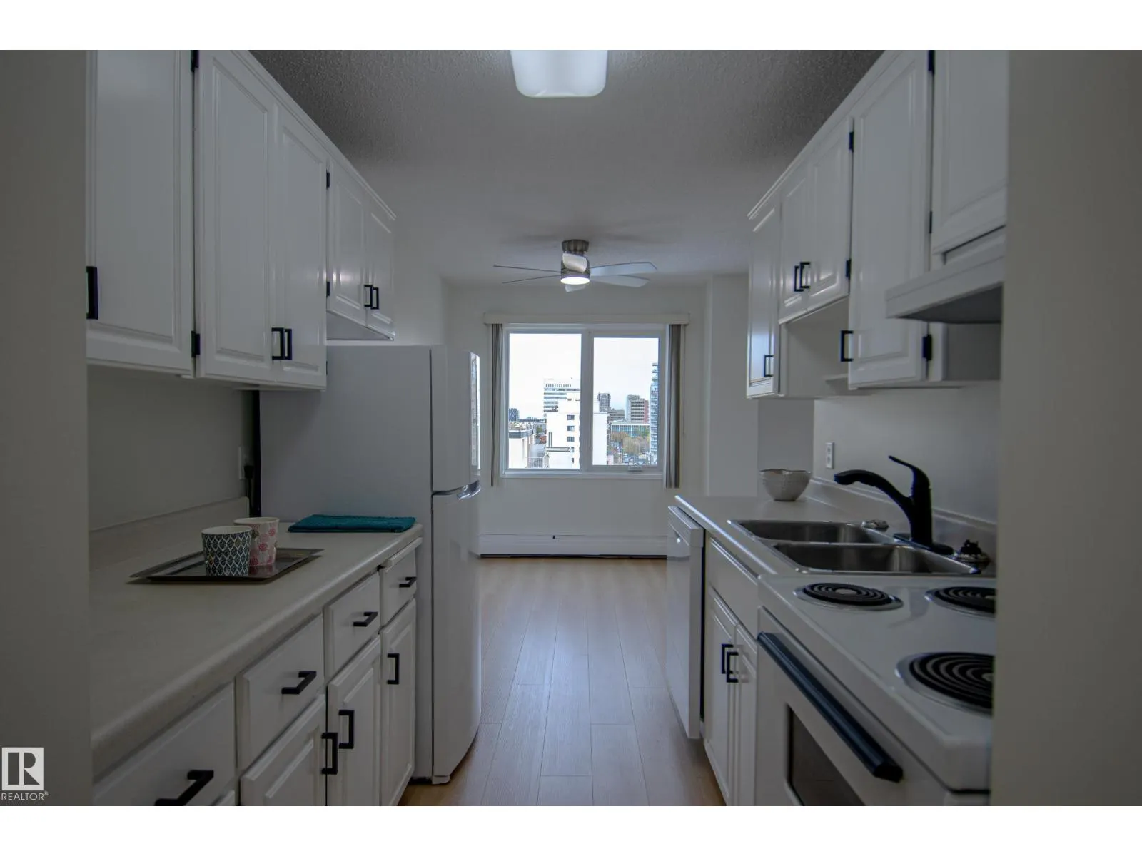 #1403 9725 106 ST NW