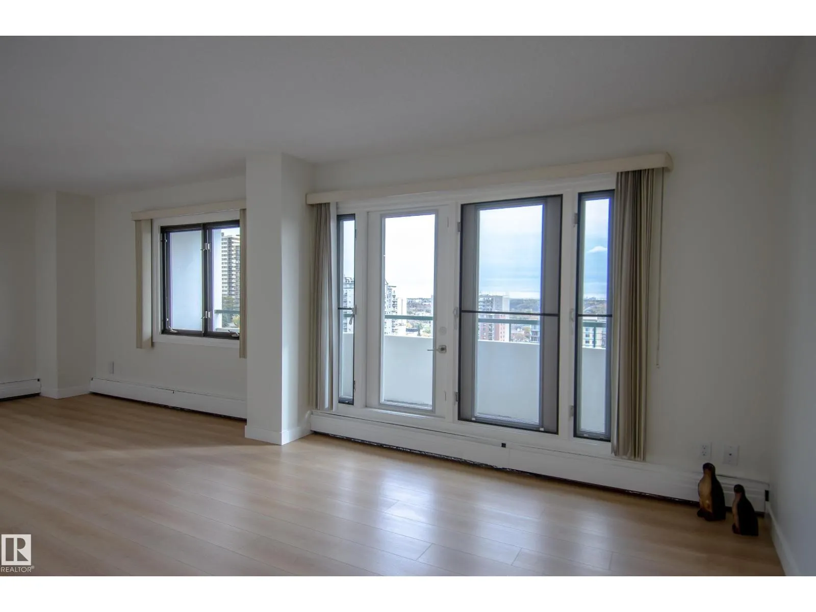 #1403 9725 106 ST NW