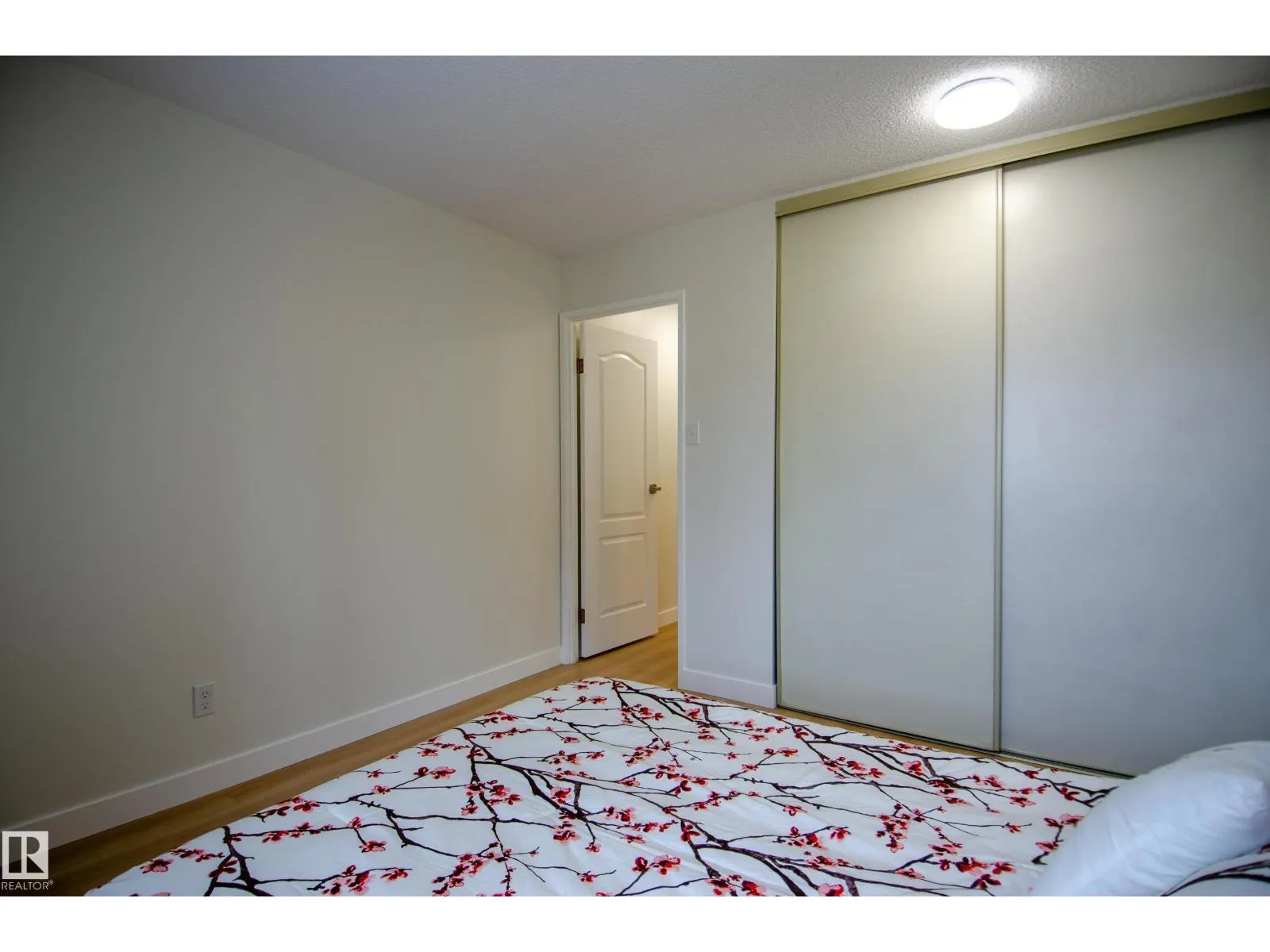 #1403 9725 106 ST NW