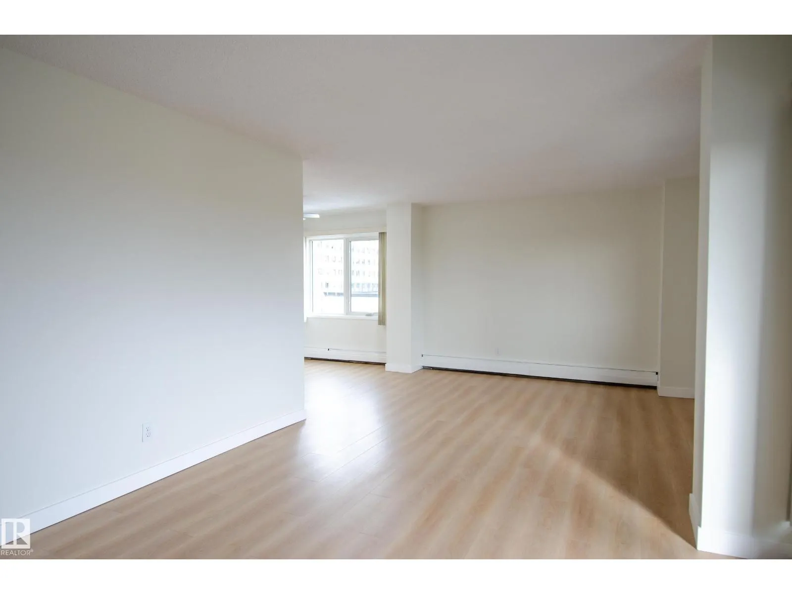 #1403 9725 106 ST NW