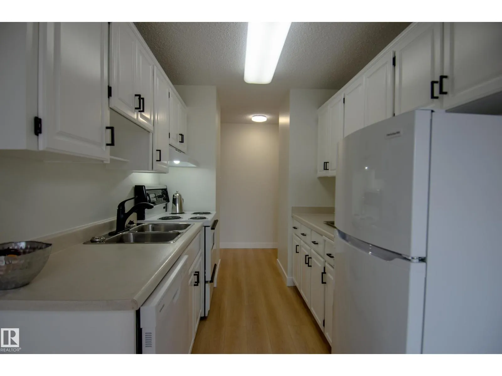 #1403 9725 106 ST NW