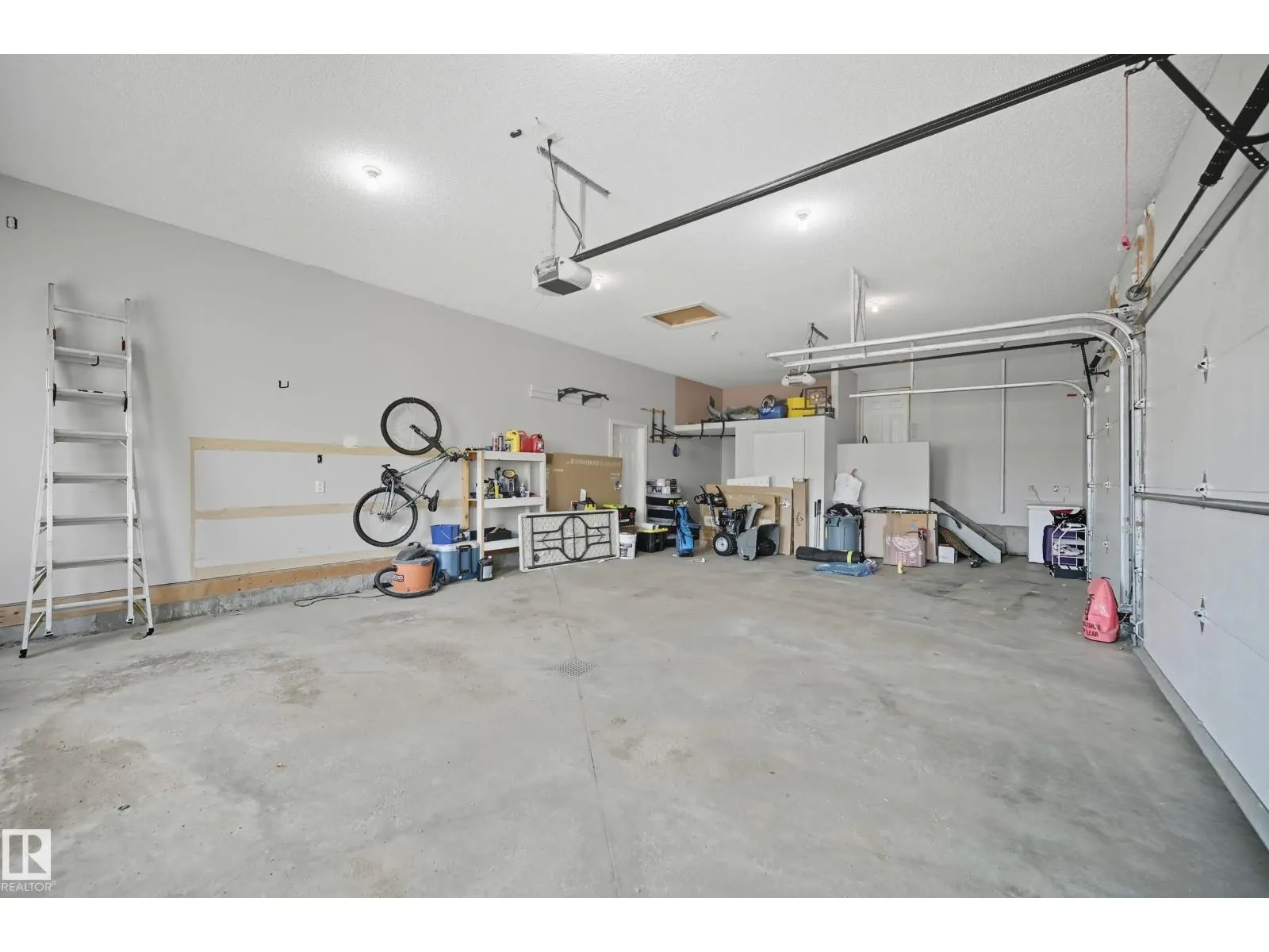 16412 73 ST NW