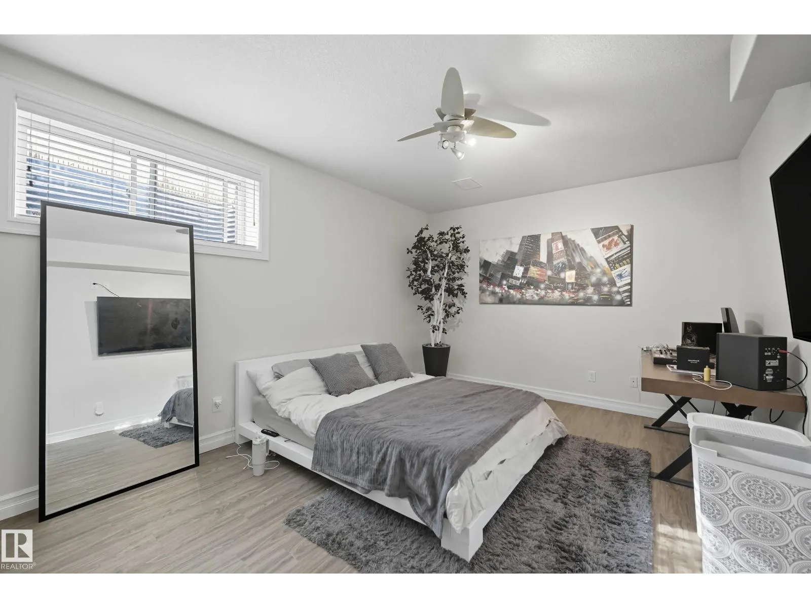 16412 73 ST NW