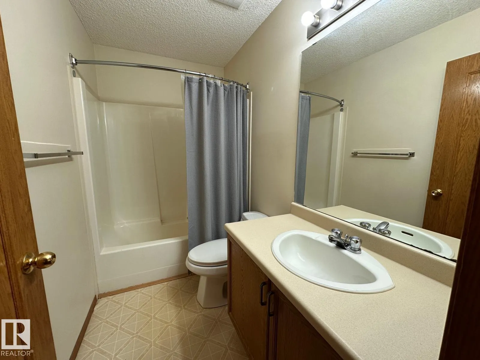 2331 37B AV NW