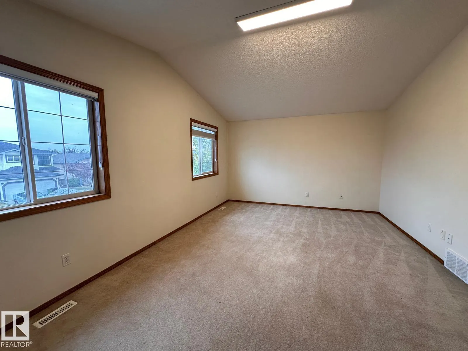 2331 37B AV NW