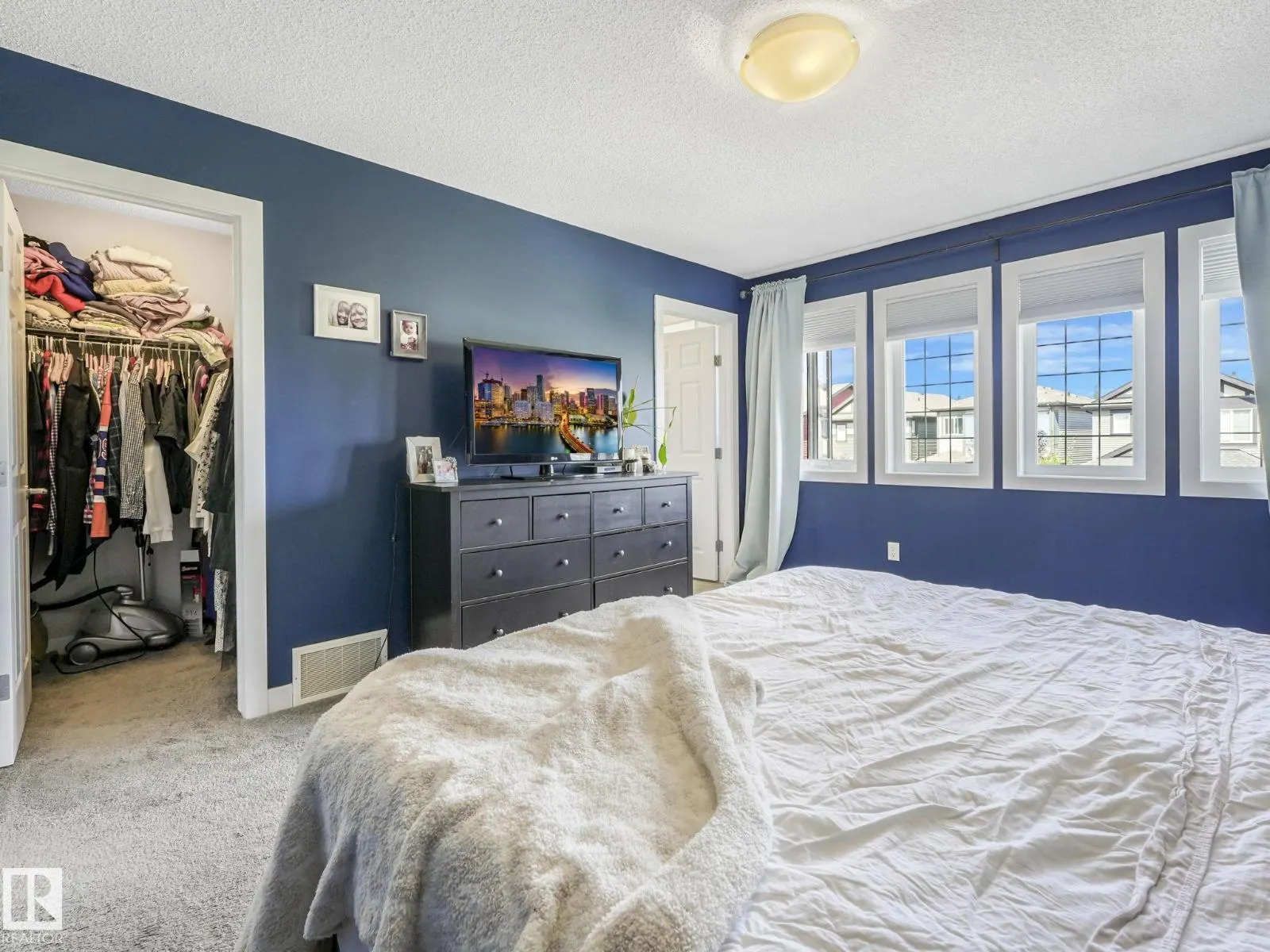 22119 87 AV NW