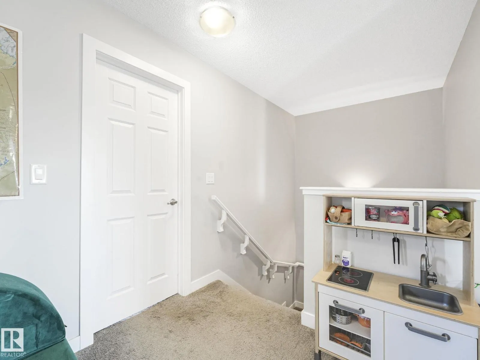 22119 87 AV NW