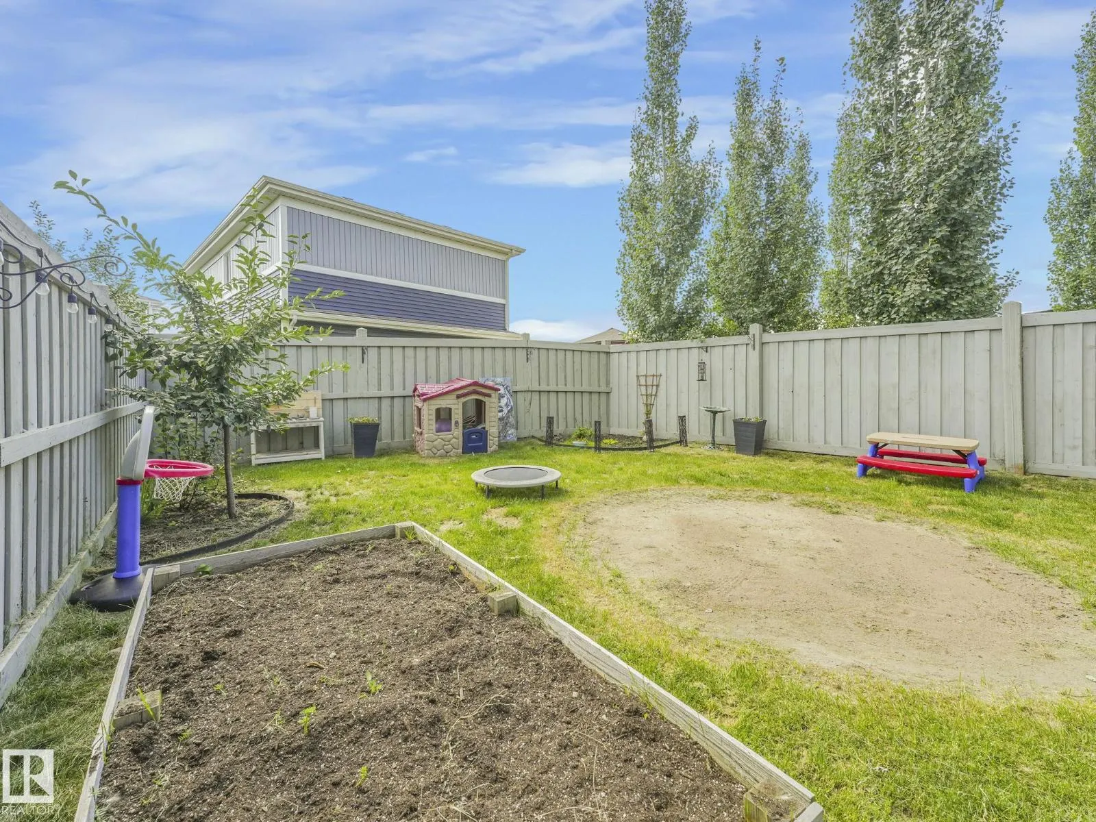 22119 87 AV NW