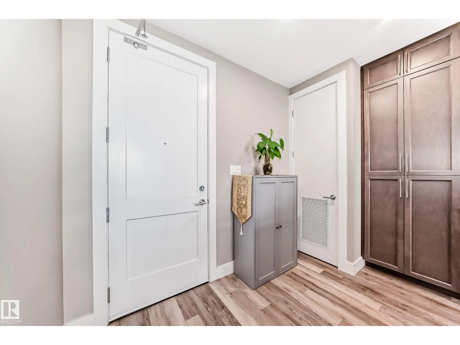 #421 524 GRIESBACH PR NW