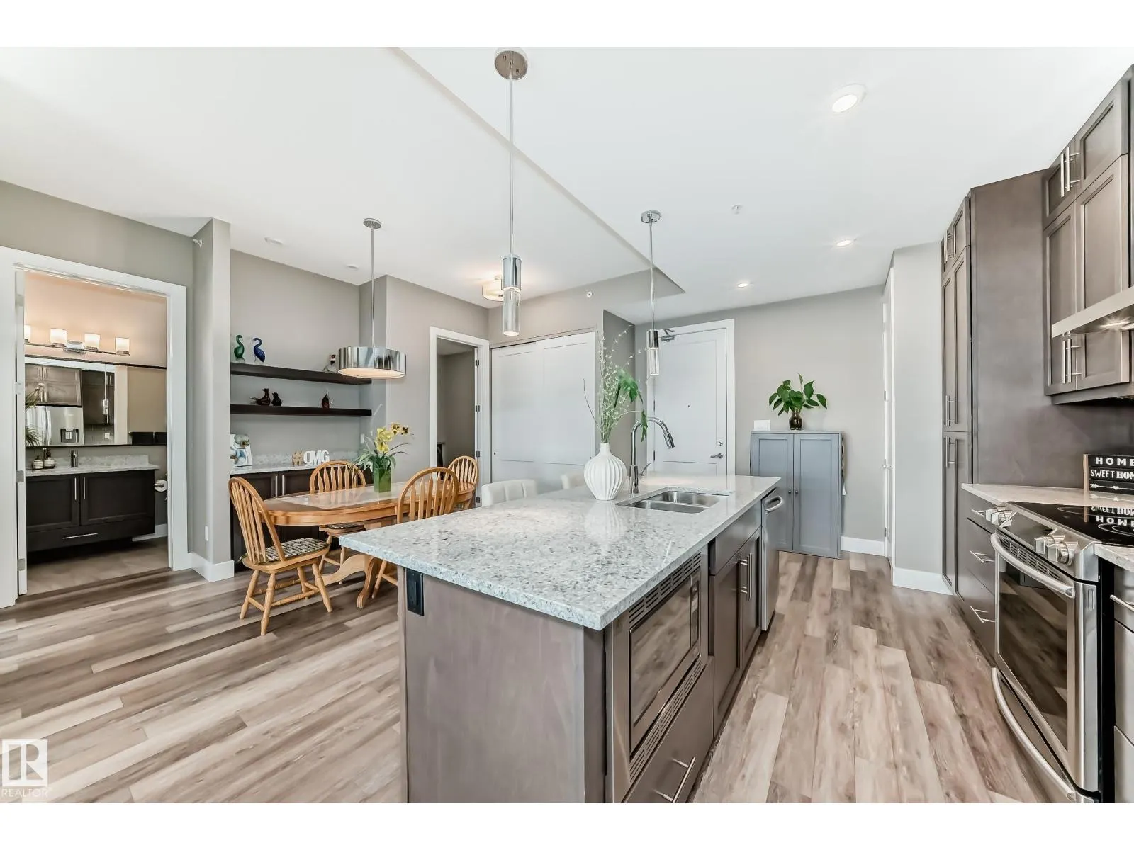 #421 524 GRIESBACH PR NW