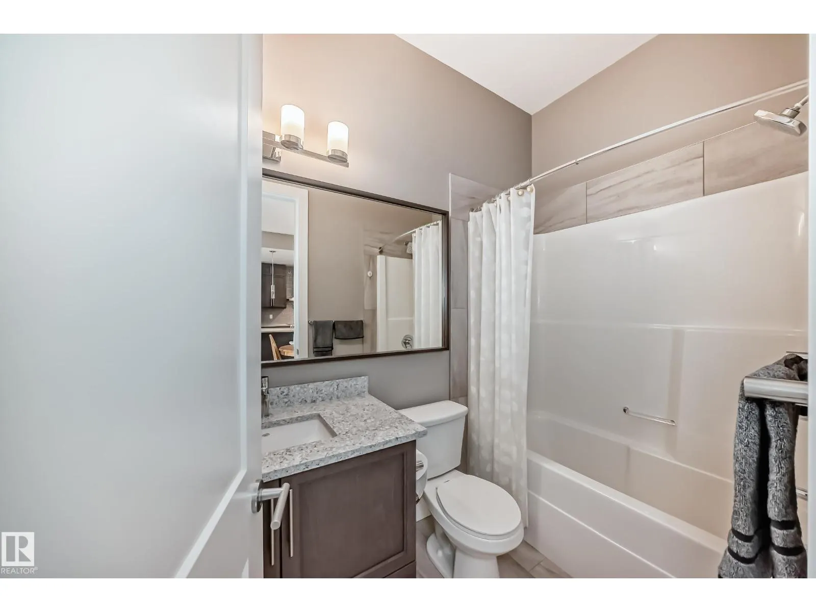#421 524 GRIESBACH PR NW