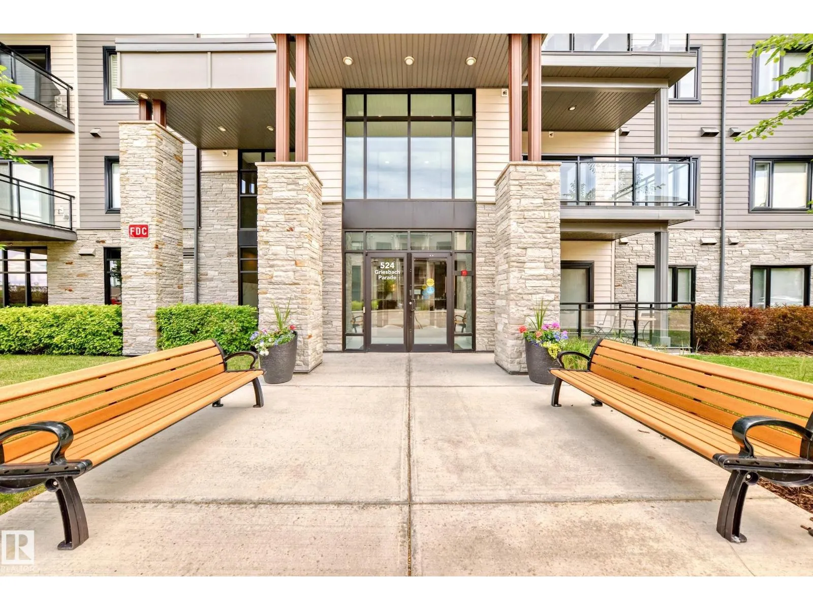 #421 524 GRIESBACH PR NW