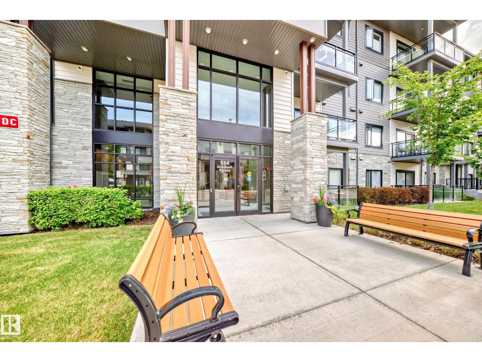 #421 524 GRIESBACH PR NW