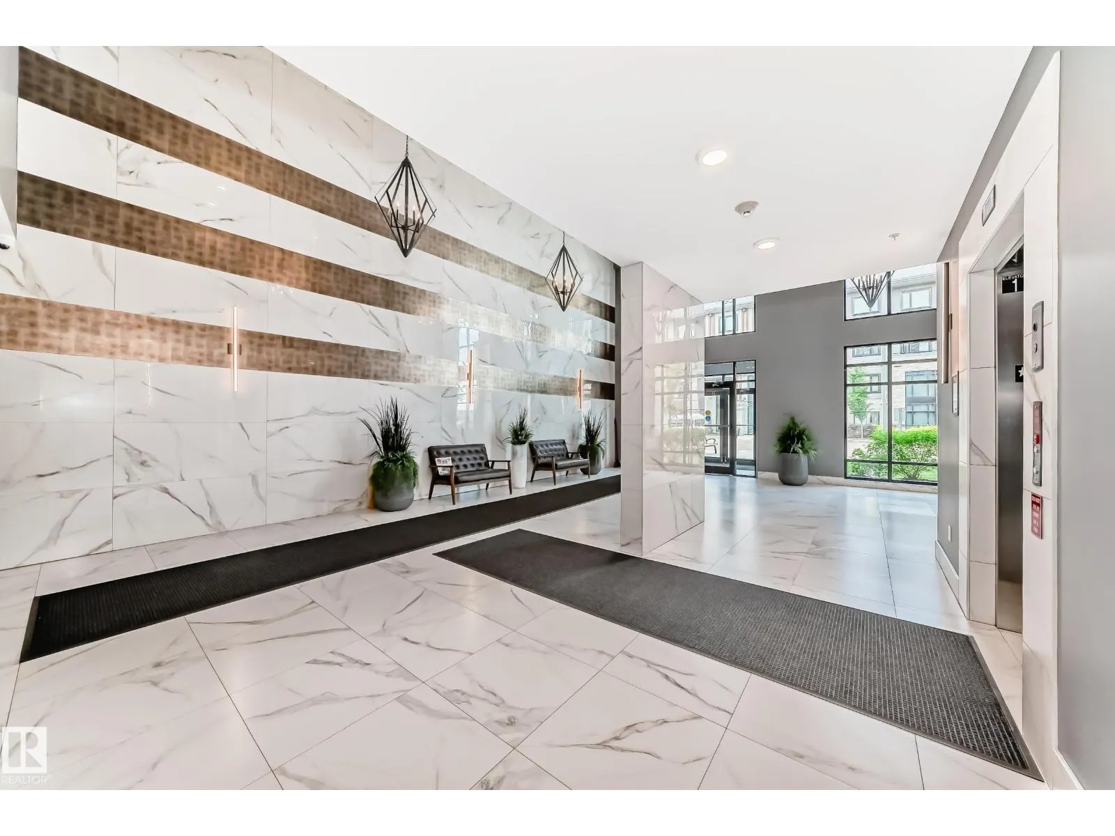 #421 524 GRIESBACH PR NW