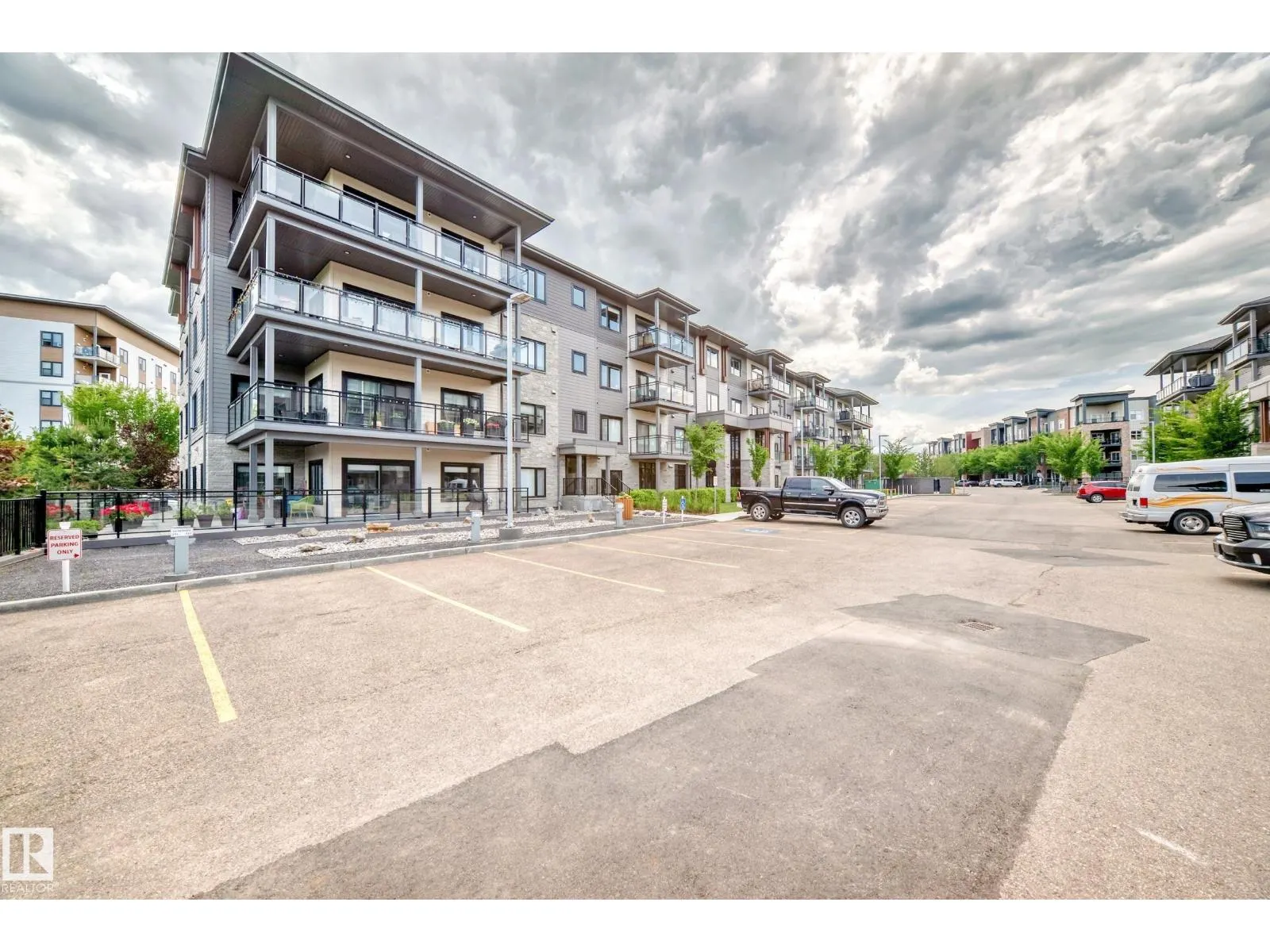 #421 524 GRIESBACH PR NW