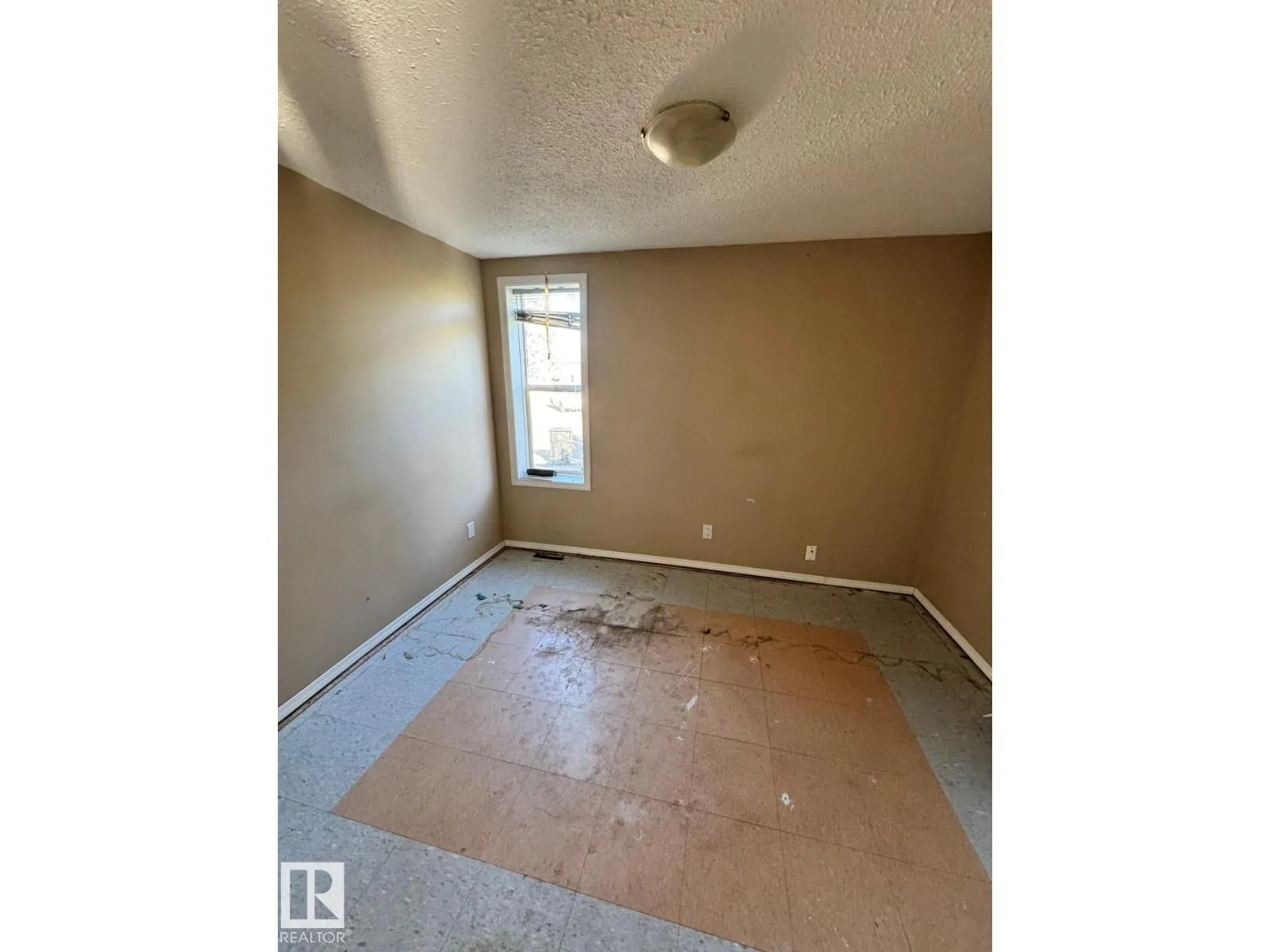 #1126 10770 Winterburn Rd NW