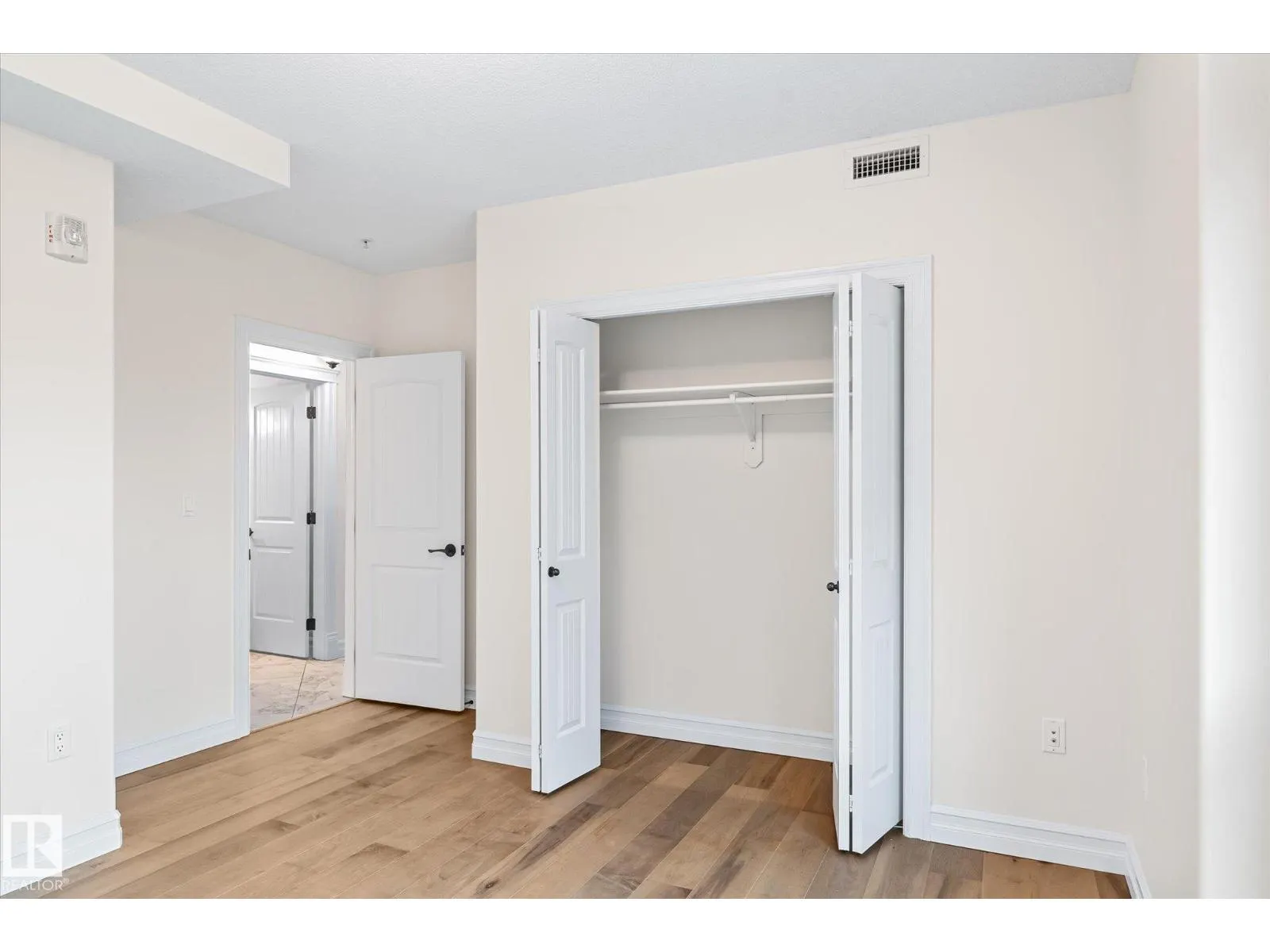 #304 10142 111 ST NW