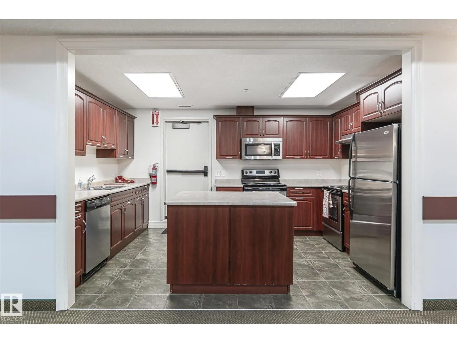 #304 10142 111 ST NW