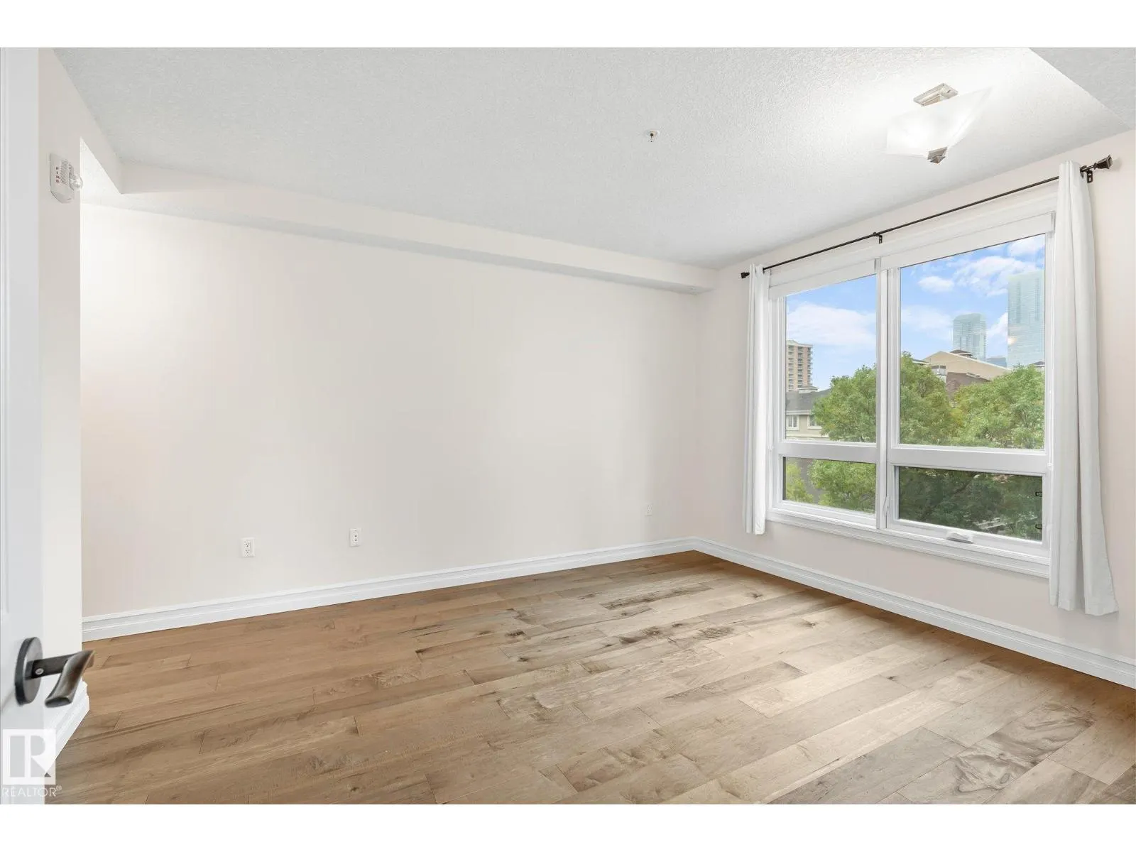 #304 10142 111 ST NW
