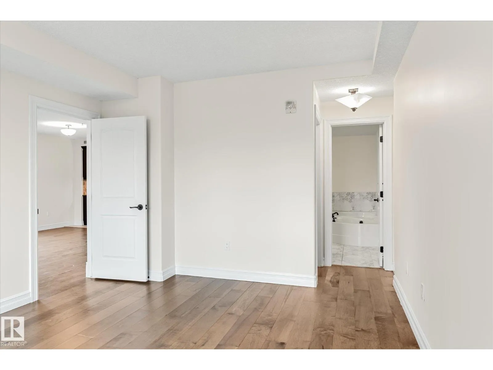 #304 10142 111 ST NW