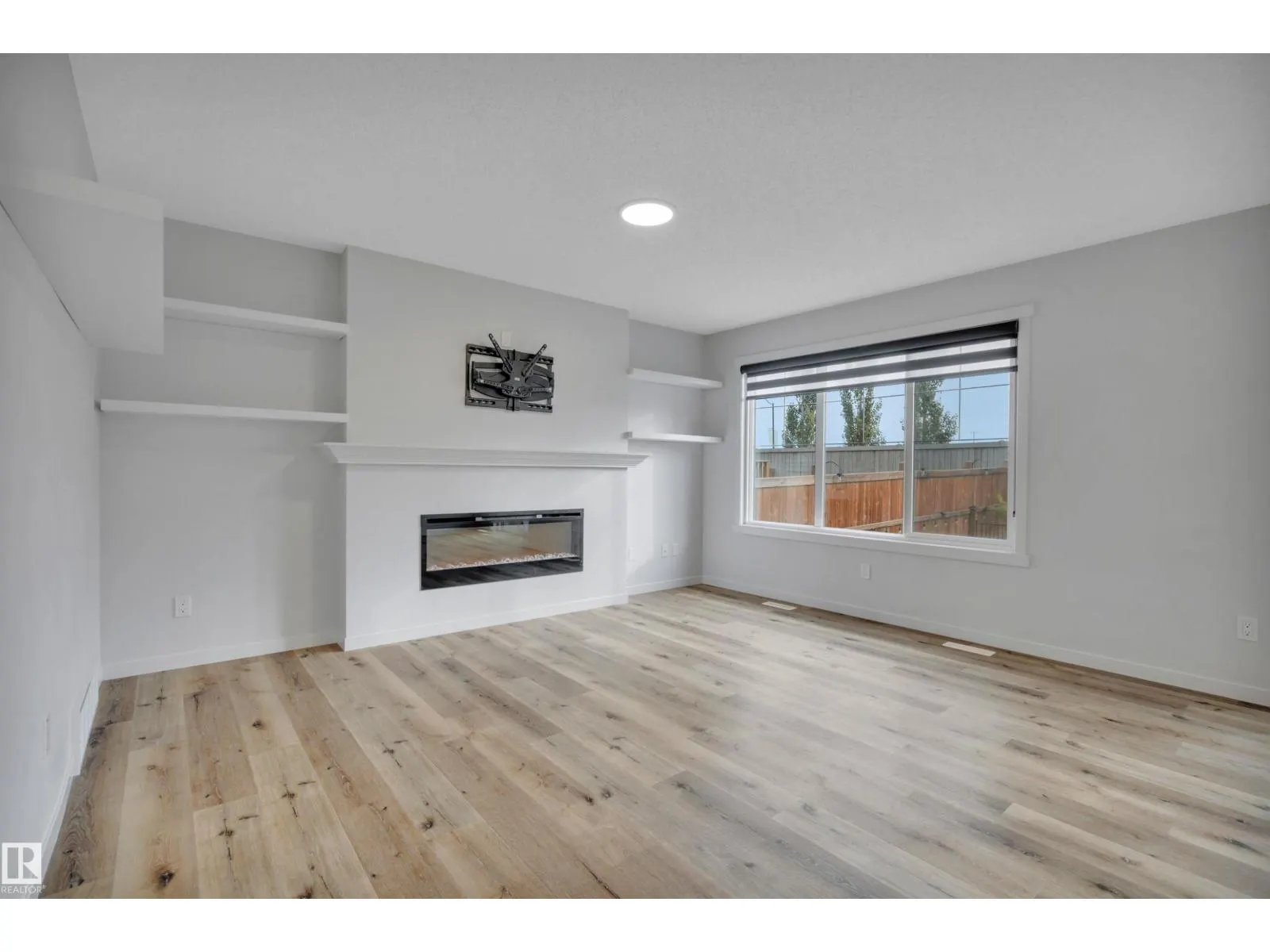 275 LARCH CR