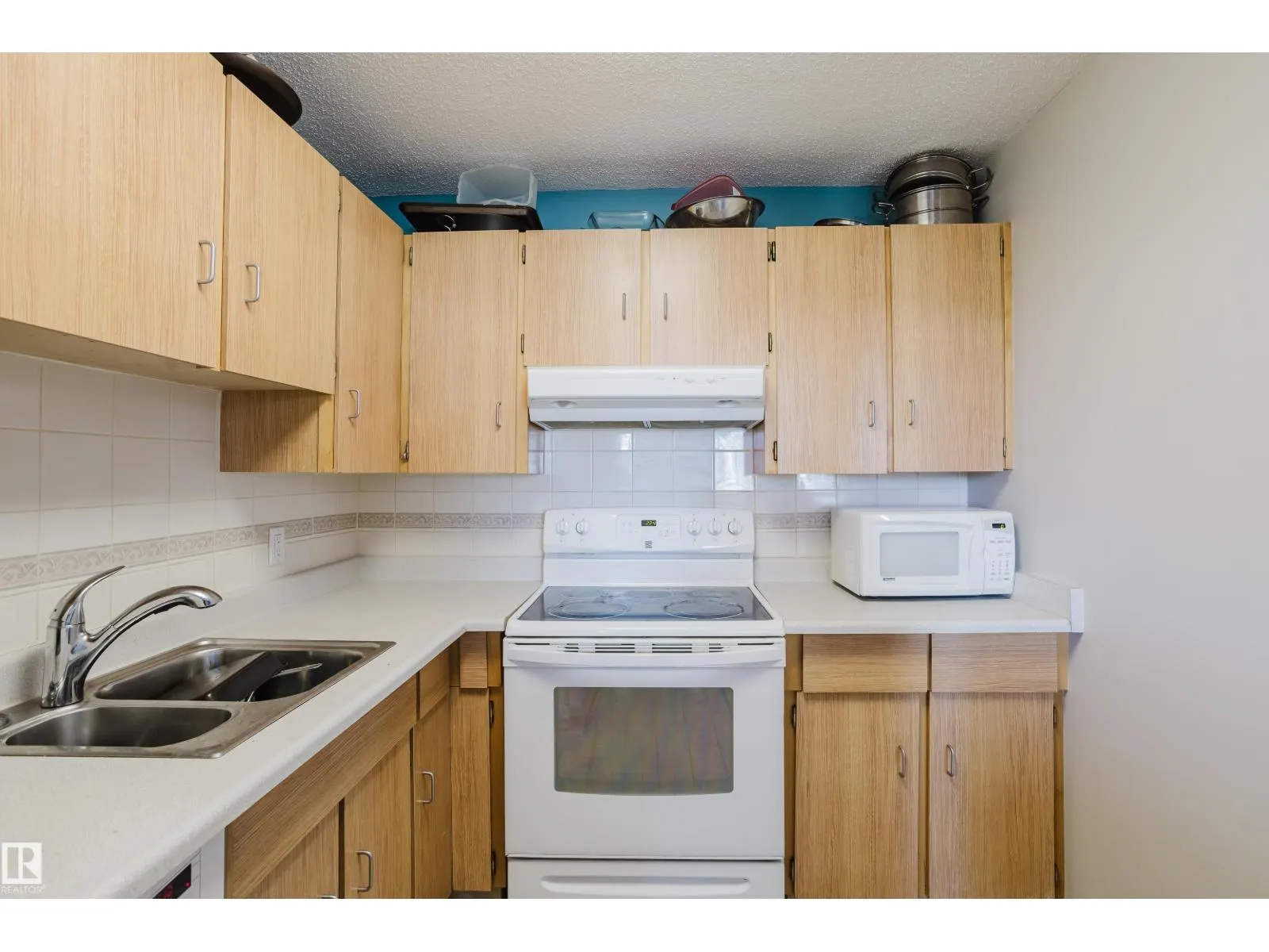 #903 9916 113 ST NW
